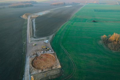 Die Baustelle aus der Vogelperspektive: Nach dem Ausheben der Gruben folgen die Fundamente.