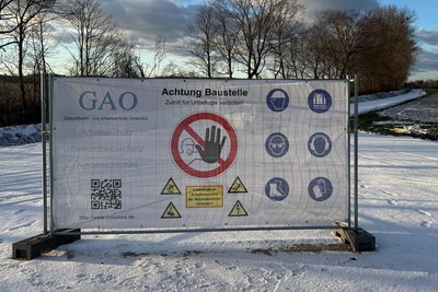 Der Zutritt zu Windrad-Baustellen ist verboten. Darauf verweist dieses Schild in Mannichswalde.