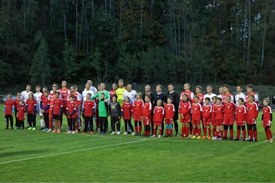 Das Testspiel gegen den FSV Zwickau war nicht nur für die Westsachsenliga-Kicker aus Lichtenstein ein Höhepunkt. Auch die Einlauf-Kinder aus dem Nachwuchs blickten vor dem Anpfiff stolz in die Kameras.