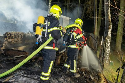 Ein Brand zerstörte in Waldheim die Gemeinschaftslaube eines Gartenvereins.