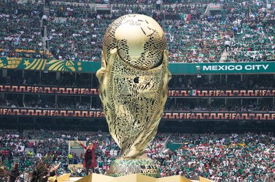 Ein überdimensionaler WM-Pokal wurde enthüllt.
