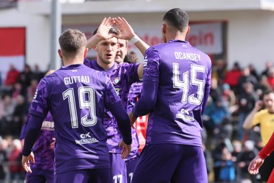 Im Sachsenpokal-Viertelfinale gewann der FC Erzgebirge Aue am Sonntag gegen SSV Fortschritt Lichtenstein. Vincent Ocansey brachte die Auer 1:0 in Führung.