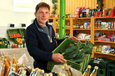 Daniel Hausmann in seinem Hofladen in Breitenborn.