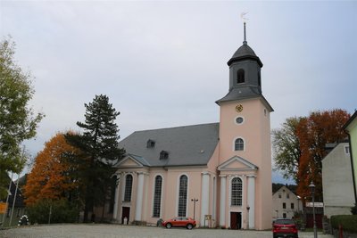 In der Kirche in Grünhain ist die Ausstellung derzeit zu sehen.