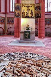 "Petrified Wood Circle" von Richard Long in Chemnitz.