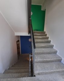 Die Etagen sind unterschiedlich farblich gekennzeichnet.