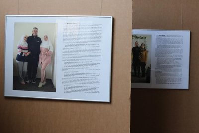 Auch die Geschichte von Amar aus Syrien und seiner Familie wird in der Schau geschildert.