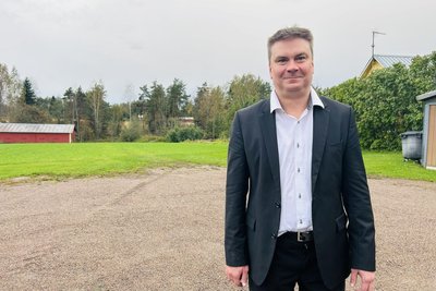 Topi Heinänen ist der Bürgermeister des kleinen Ortes Virolahti an der finnisch-russischen Grenze. Da die Grenze geschlossen ist, verlassen viele Menschen das Dorf.