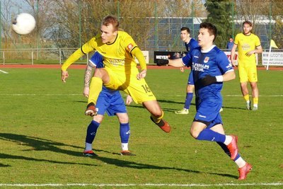 Gegen die BSG Stahl Riesa legte Motor-Angreifer Valentin Pohle, der hier bei einem von mehreren gefährlichen Torabschlüssen zu sehen ist, ein ordentliches Startelfdebüt vor heimischer Kulisse hin.