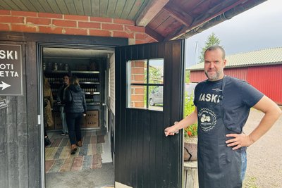 Mikko Suur-Uski betreibt in neunter Generation eine Brauerei im Grenzgebiet. Er vermisst die internationalen Gäste und will, dass die Grenze wieder geöffnet wird.