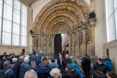 Die spätromanische Goldene Pforte im Freiberger Dom St. Marien fasziniert seit Jahrhunderten die Besucher des Gotteshauses.