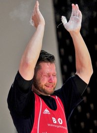 Tränen nach dem letzten Versuch während des Endkampfes im April.