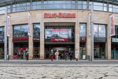 Haupteingang der Stadt-Galerie am Postplatz in Plauen: Nach Five Crown im Frühjahr schließt nun ein weiteres Modegeschäft.