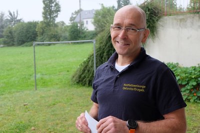 Der gelernte Krankenpfleger Stephan Schmidt arbeitet als Notfallsanitäter bei der Johanniter-Rettungswache Lugau. Ehrenamtlich ist er in der Notfallseelsorge Oelsnitz aktiv.