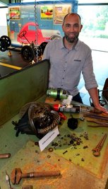 Museumsleiter Tobias Müller empfängt die Gäste im Museum Zeitwerkstadt in Frankenberg.