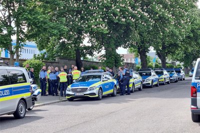 Die Partie galt als Hochsicherheitsspiel. Trotzdem sah sich die Polizei damals personell nicht in der Lage, die rechtswidrigen Kontrollen der CFC-Anhänger sofort zu unterbinden.
