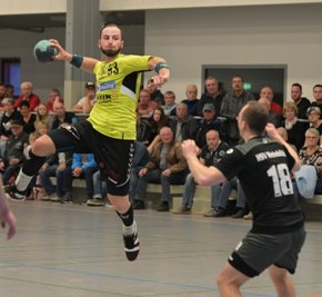 Auf die Treffer von Tommy Löbner wird es auch am Samstag wieder ankommen. Der Rückraumspieler traf bislang in dieser Saison 38-mal. 9,5 Tore pro Partie bedeuten den Spitzenwert in der Sachsenliga. 