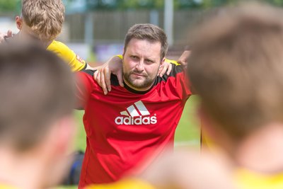 Nach den Spielen bildete Trainer Ronny Rother mit den Spielern immer einen Kreis, um einige Worte ans Team zu richten.