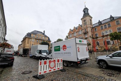 Am Markt war am Montag wegen der Dreharbeiten für den Erzgebirgskrimi die Zufahrt zur Herrenstraße gesperrt.