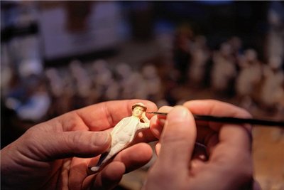 Die traditionelle Januarschau im Kulturzentrum "Erzhammer" lockt alljährlich Tausende Besucher nach Annaberg-Buchholz. In mittlerweile 20 Jahren etablierte sich die Volkskunstausstellung dauerhaft in der erzgebirgischen Kulturlandschaft. Dieses Jahr trägt sie den Namen "Meisterstücke". Zu sehen ist sie bis 5. Februar - täglich von 10 bis 17 Uhr. Foto: Ronny Küttner