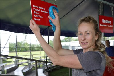 Zirkuschefin Jessika Petrache sorgt für Wohlfühlatmosphäre.