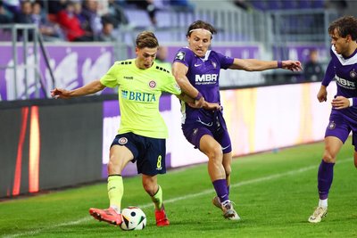 Der FC Erzgebirge Aue und Mittelfeldspieler Mirnes Pepic (rechts) mussten in der Schlussphase der Partie noch einmal richtig um den Heimsieg kämpfen.