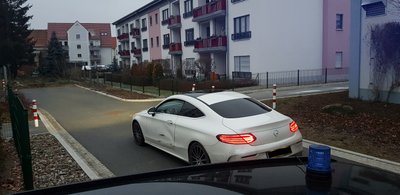 MB C400 mit Schäden von der Kollission mit einem Einsatzfahrzeug.