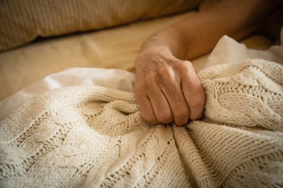 Eines sollte man sich nehmen, wenn man entspannten Solo-Sex haben will: ausreichend Zeit. Denn auch allein klappt guter Sex nicht auf Knopfdruck. 
