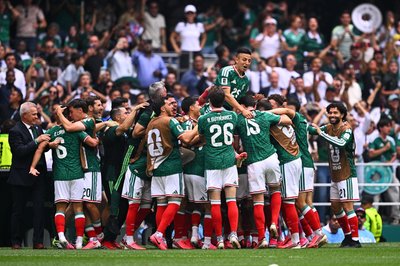 Mexikos Spieler bejubeln den ersten Treffer der WM.