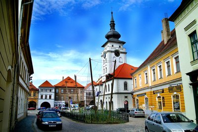 Das Rathaus von Saaz (Zatec) und der kleinste Hopfengarten der Welt.
