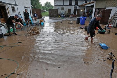 Vor gut einem Jahr musten Bewohner im Ortsteil Gesau zweimal kurz hintereinander Schlamm aus ihren Grundstücken entfernen.