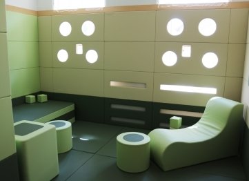 Im "Weichen Zimmer" gibt es keine Ecken und Kanten. Einrichtung und Wände sind aus Kunstleder. 