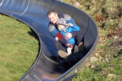 Festhalten: Die Sommerrodelbahn in Augustusburg verspricht eine rasante Abfahrt.