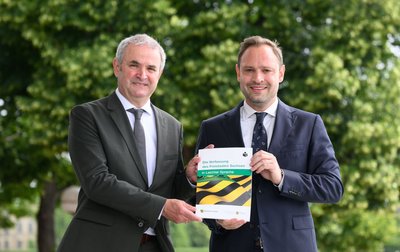 Sachsen hat als viertes Bundesland seine Landesverfassung in leichter Sprache herausgebracht. 
