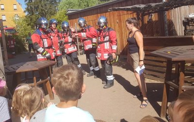 Der Einsatz der Freiwilligen Feuerwehr Frankenhausen war Abschluss und Höhepunkt einer Präventionswoche, die in der Kita an der Leipziger Straße im Rahmen der Ferienbetreuung für Hortkinder durchgeführt wurde.