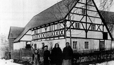 So sah das Wohnstallhaus um 1900 aus. Mensch und Tier lebten unter einem Dach. 