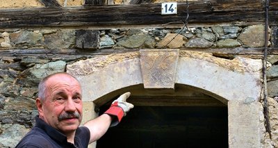 Auch der Pappendorfer Ortsvorsteher packt mit an. Sein Ururgroßvater war um 1863 sogar einmal der Besitzer des Hauses mit der Nr. 14.