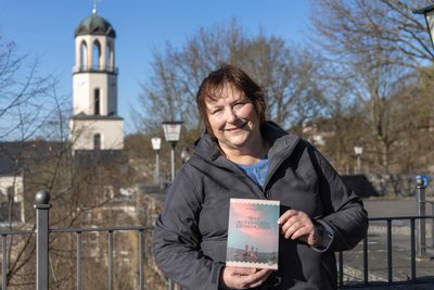 Petra Schulz aus Dinslaken wurde durch ihre Familiengeschichte inspiriert, einen Roman zu schreiben.