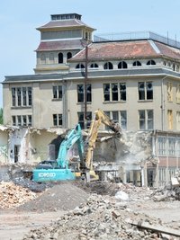 Am ehemaligen Porzellanwerk wird seit Mai Platz für Neues geschaffen.