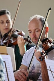 Violinist Andreas Weinberg ist ebenfalls seit vielen Jahren dabei.