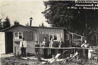 Ein Vorläufer von "Celnice Jelení": Die Grenzland-Kantine bei Sauersack, hier eine Aufnahme von Anfang der 1930er-Jahre, stand nur ein paar Waldwege weiter westlich an der deutsch-tschechoslowakischen Grenze. 