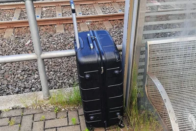 Ein herrenloser Koffer brachte den Zugverkehr in Burgstädt stundenlang zum Erliegen.