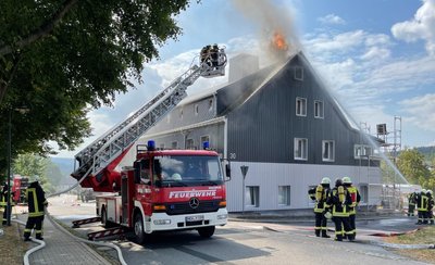 Der ehemalige Gasthof in Niederlauterstein hat am Montag gebrannt.