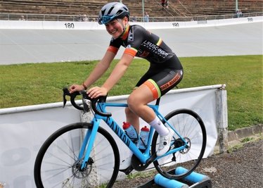 Die 17-jährige Helene Müller vom RSV Chemnitz fuhr beim Deutschen Dernycup der Frauen mit.