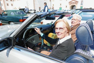 Anette und Detlef Brandes aus dem niedersächsischen Alfeld, die erstmals im Erzgebirge unterwegs waren, genossen das Flair im Schloss und auf den Straßen. 