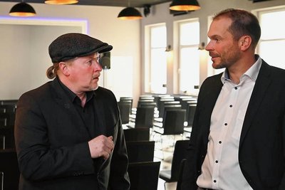 Vor fast genau einem Jahr war Joey Kelly in der "Torfgrube 4" in Mittweida, hier mit Robert Vennedey (r.). 