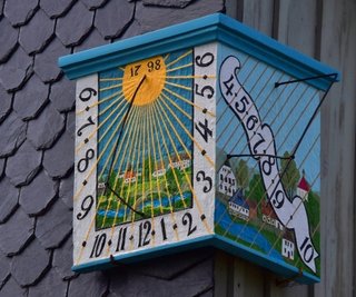 Die Geschichte der Niedermühle, Sohlander Straße 49, wird auf dieser Sonnenuhr erzählt.