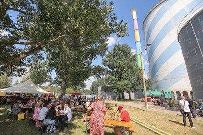 Bei schönem Wetter füllen sich auch die Bierbänke der „Begehungen“ im Freien.