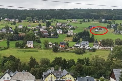 Ein Hubschrauber überquerte am Sonntagabend im Tiefflug den Ort Rittersgrün.