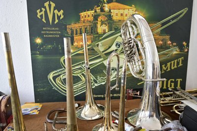 Ungefähr zwei Wochen intensive Arbeit braucht es, bis ein Instrument fertig ist.